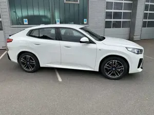 BMW iX2 30 xDrive M Sport Bild 4