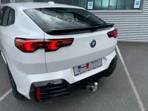 BMW iX2 30 xDrive M Sport Bild 1