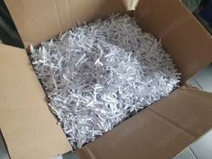 Füllmaterial   Papier-Schredderschnipsel zu verschenken