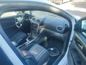 Ford Focus Turnier 1.6 TDCi DPF Viva I TÜV NEU. Bild 2