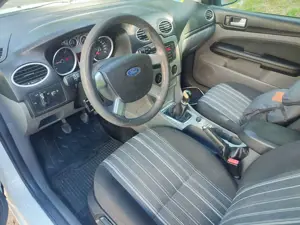 Ford Focus Turnier 1.6 TDCi DPF Viva I TÜV NEU. Bild 4