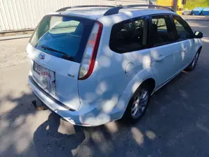 Ford Focus Turnier 1.6 TDCi DPF Viva I TÜV NEU. Bild 5