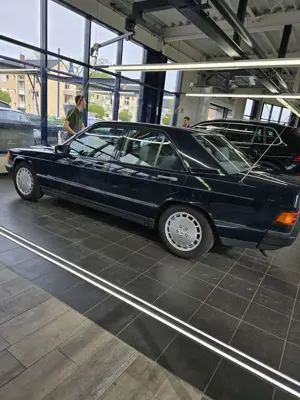 Mercedes-Benz 190 E Bild 2