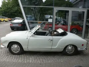 Volkswagen Karmann Ghia Cabrio ungeschweißt aus Californien Bild 3
