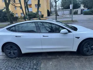 Tesla Model 3 Standard Reichweite Plus Hinterradantrieb Bild 3