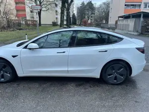 Tesla Model 3 Standard Reichweite Plus Hinterradantrieb Bild 2