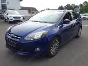 Ford Focus Titanium  *Schiebedach + Navi + PDC Bild 3