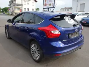 Ford Focus Titanium  *Schiebedach + Navi + PDC Bild 5