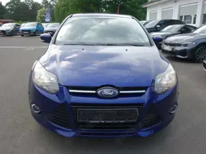 Ford Focus Titanium  *Schiebedach + Navi + PDC Bild 2