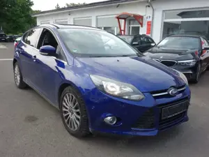 Ford Focus Titanium  *Schiebedach + Navi + PDC