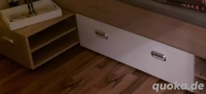Bett 1,40x2,00m + verstellbares Lattenrost und ausziehbare Nachtschränke und Matratze