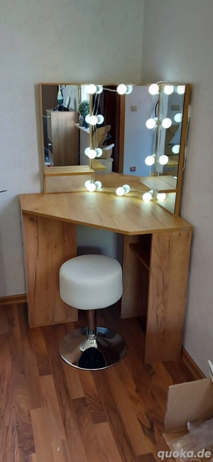 Schminktisch inklusive Beleuchtung