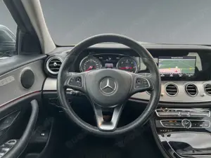 Mercedes-Benz E 200 d Avantgarde Navi LED  SSD el.Sitze Keylessgo Bild 3