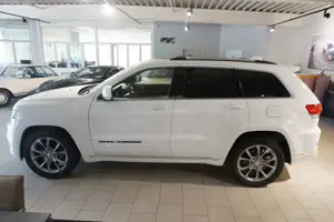 Jeep Grand Cherokee 5,7 V8 Summit *4x4*Navi*Xenon* Bild 4