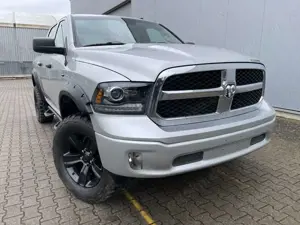 Dodge RAM 5,7 4X4 MONSTER  OFFROAD 4"Rambox Crewcab LPG