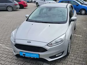 Ford Focus Lim.*1.5 TDCi*Navi*Klima*PDC*Tempo*SHZ*MFL*8-fach*