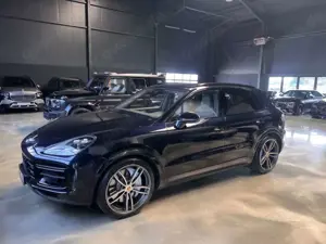 Porsche Cayenne Turbo PANO/ACC/HINTERACHSLENKUNG/PDCC SPO