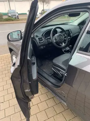 Jeep Compass Limited FWD 1,3l Gse T4 110kW (150PS) Automatik 4x Bild 4