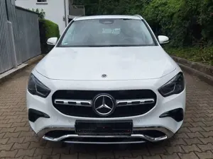 Mercedes-Benz GLA 180 7G-DCT Kamera Distro. Memo. KGO. Navi Led