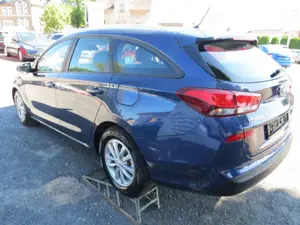 Hyundai i30 Kombi CW GDI Family+1.Hd. Klimaaut.!!Temp.!! Bild 5