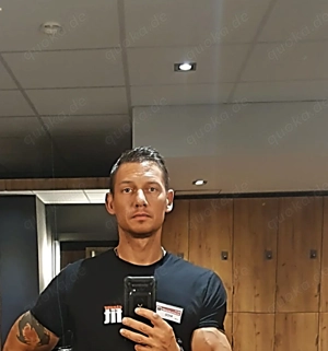 Charmanter Begleiter mit Stil und Diskretion   Für besondere Momente