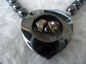 Neuwertiges Collier Kette aus echtem Hämatit Perlen Herz  46 cm