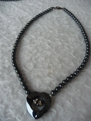 Neuwertiges Collier Kette aus Hämatit Perlen Herz