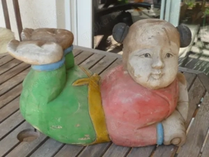 Vintage große 38 cm Skulptur Kind massiv Holz Schnitzerei China bemalt
