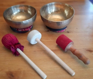 Klangschalen 2-er Set für Klangmassagen, Meditation, Achtsamkeitsübungen