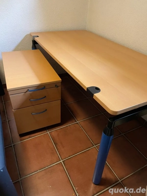 Schreibtisch mit Rollcontainer von Schärf Büromöbel