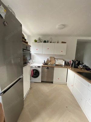 Moderne und Nagelneue Küche mit Geräten, sofort verfügbar