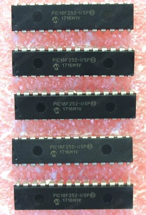 5 Stück - 8-bit Mikrocontroller   Microcontroller PIC18F252-I SP - 1716M1V - Neu