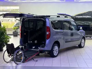 Fiat Doblo Lounge Behindertengerecht-Rampe