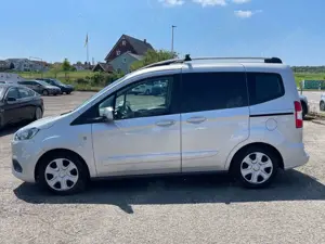 Ford Tourneo Courier 1,5 TDCI°TEMPOMAT°EINPARKHILFE° Bild 4