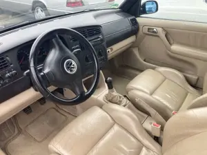 Volkswagen Golf Cabriolet 1.6 TÜV  Zahnriemen NEU Lederausstattung beige Bild 2