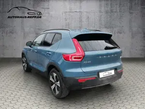 Volvo XC40 T5 Plug-in Hybrid, Elektrisch/Benzin, Plus Dark Bild 4
