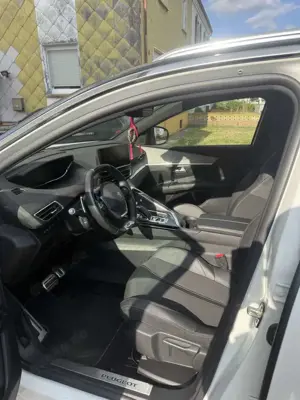 Peugeot 3008 Hybrid 225 e-EAT8 GT Bild 5