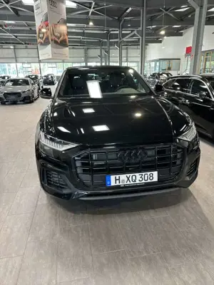 Audi Q8 55 TFSI quattro TÜV NEU