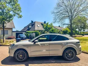 Porsche Cayenne Coupe E-Hybrid*PANO*21"*SITZB*SPORT CHRO Bild 4