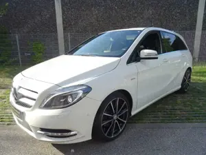 Mercedes-Benz B 200 B 200 (246.243)-Top-Ausstattung-AHK