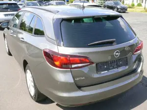 Opel Astra 1.2 Turbo Start/Stop Sports Tourer Edition + Navi Bild 2