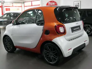 smart forTwo Perfect Coupé Aut. Brabus NAV/SHZ/U-FREI! Bild 4