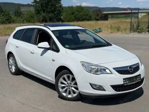 Opel Astra 1.4 Turbo Sports Tourer Schiebedach | TÜV NEU