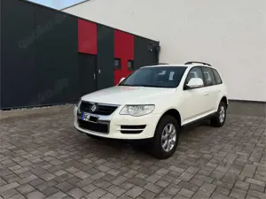 Volkswagen Touareg 3.0 TDI ACC Luft AHK Xenon Leder Scheckheft 3-Hand