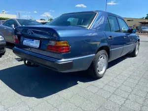Mercedes-Benz 230 E  H-ZULASSUNG/ SCHIEBEDACH/ AHK Bild 4