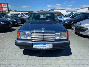 Mercedes-Benz 230 E  H-ZULASSUNG/ SCHIEBEDACH/ AHK Bild 2