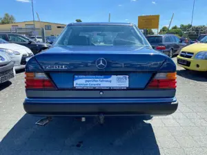 Mercedes-Benz 230 E  H-ZULASSUNG/ SCHIEBEDACH/ AHK Bild 5