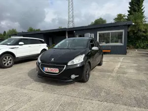 Peugeot 208 Style Bild 1