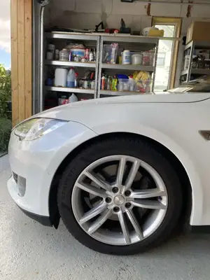 Tesla Model S 70D Allradantrieb Bild 4