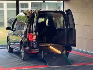 Volkswagen Caddy Maxi Highline Behindertengerecht-Rampe